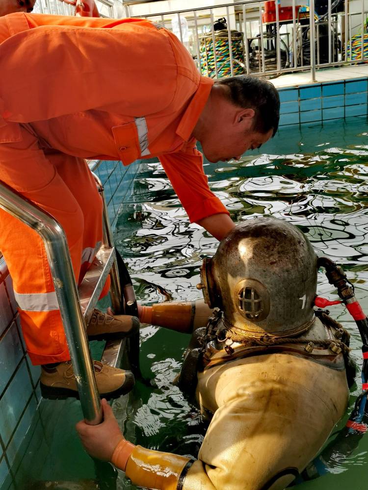 考市政潜水员要培训多久